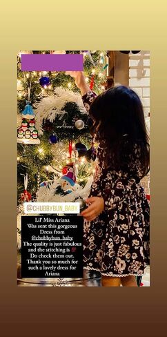 فستان CHUBBYBUN BABY للفتيات الصغيرات بياقة بيتر بان ومزين بالورود in Kuwait