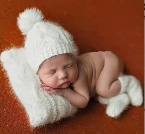 مجموعة قبعات للتصوير الفوتوغرافي للأطفال حديثي الولادة الشهري مع وسادة للأولاد والبنات حديثي الولادة والتقاط الصور أزياء لطيف وسادة in Kuwait