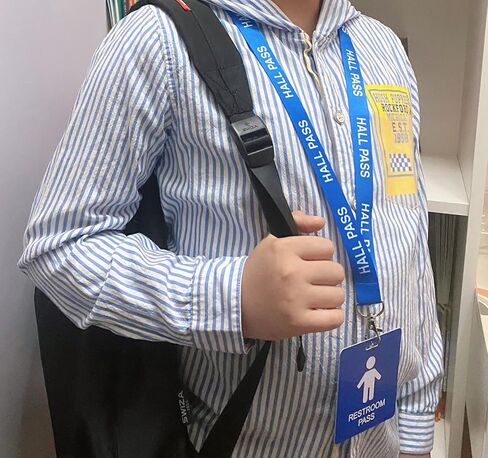 اسهم ممر القاعة مع بطاقات المرور، مجموعة بطاقات الفصل الدراسي غير القابلة للكسر لأولياء الأمور المعلمين (مكتب مكتبة الحمام والممرضة)، 5 قطع (القاعة) in Kuwait