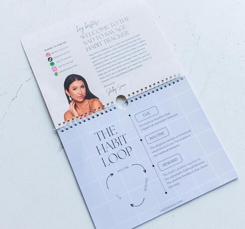 SAD TO SAVAGE Habit Tracker بقلم شيلبي ساكو - مجلة تعقب العادات اليومية مع التأكيدات والمواد التعليمية حول حلقة العادة لخلق عادات لتحسين حياتك in Saudi Arabia