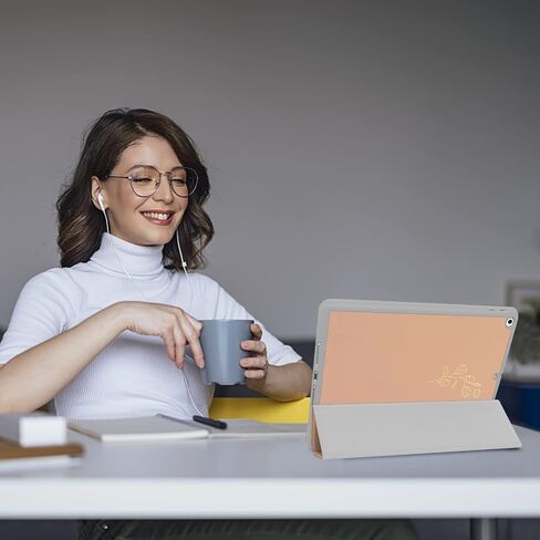 Cabreche متوافق مع حافظة iPad 10.2 بوصة، حافظة الجيل التاسع / الثامن / السابع (2021/2020/2019) حافظة خلفية صلبة ثلاثية الطي، غطاء للنوم/الاستيقاظ التلقائي، للنساء وجه جمالي لطيف - أسود وردي in Saudi Arabia