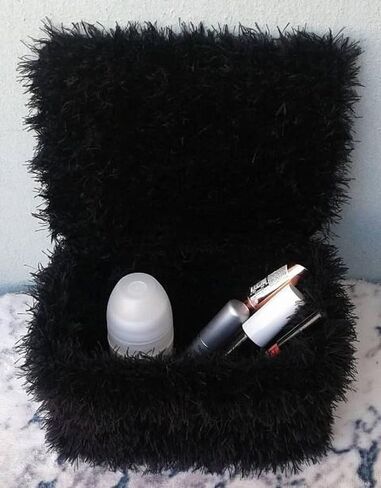 خيوط Lukche Eyelash Fun Fur Yarn Premium 100% بوليستر 164 ياردة (150 طنًا)، 3.53 أونصة (100 جرام) خيوط كروشيه ملونة حياكة يدوية. (أسود، 1 خصلة شعر) in Saudi Arabia