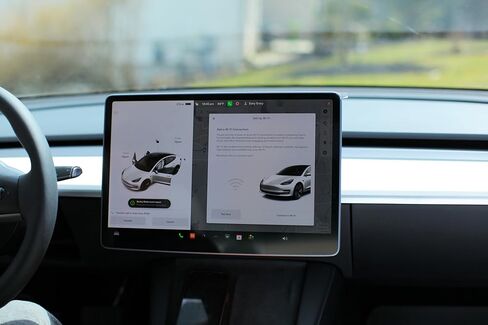 واقي شاشة من الزجاج المقوى WallSkiN لشاشة لمس لوحة القيادة Tesla Model 3 وModel Y | شاشة 15 بوصة شفافة 9H مضادة للخدش والصدمات (HD) in Kuwait