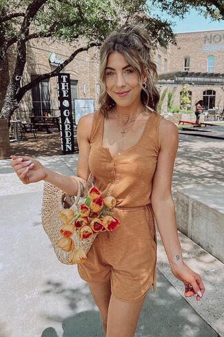 PRETTYGARDEN المرأة الصيف عارضة السراويل بذلة عادي مغرفة الرقبة زر أسفل أكمام تانك الأعلى السروال القصير مع جيوب in Saudi Arabia