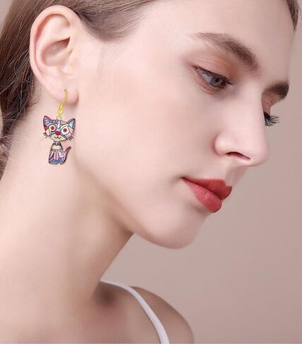 مجموعة أقراط Lezmoii اللطيفة المتدلية على شكل قطة أنيمي للفتيات والنساء على شكل حيوانات ممتعة in Kuwait