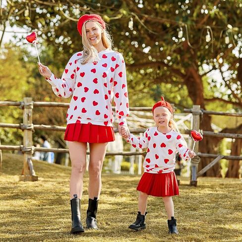 PopReal Mommy and Me Outfits سويت شيرت مطبوع على شكل قلب لعيد الحب in Kuwait