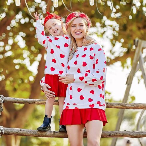 PopReal Mommy and Me Outfits سويت شيرت مطبوع على شكل قلب لعيد الحب in Kuwait