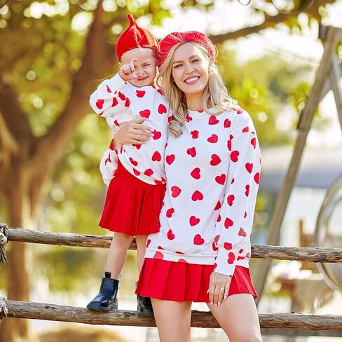 PopReal Mommy and Me Outfits سويت شيرت مطبوع على شكل قلب لعيد الحب in Kuwait