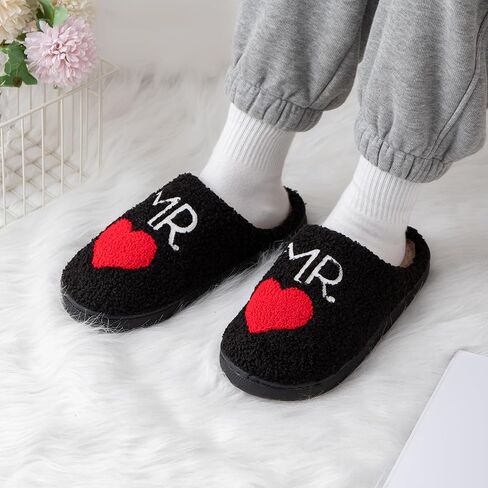 شباشب Mr and Mrs للنساء، شباشب رجالية غامضة، أحذية على شكل قلب متطابقة، شباشب داخلية للاستخدام الخارجي لصديقك وصديقتك هدية عيد الحب in Kuwait