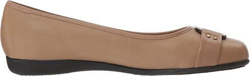 Trotters Women's Sizzle Flat in Saudi Arabia