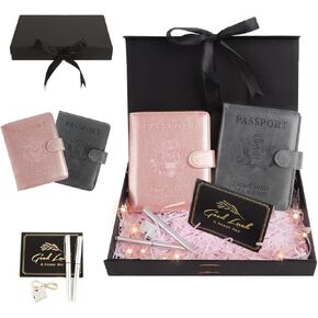 محفظتان لحمل جواز السفر، هدية للأصدقاء أو العائلة، إكسسوارات أساسية لطيفة للسفر للرجال والنساء، حافظة جواز سفر من جلد البولي يوريثان باللون الرمادي والوردي مع قلم، صندوق هدايا عيد الميلاد مع بطاقة تهنئة (8 قطع) in Kuwait