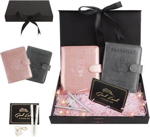 محفظتان لحمل جواز السفر، هدية للأصدقاء أو العائلة، إكسسوارات أساسية لطيفة للسفر للرجال والنساء، حافظة جواز سفر من جلد البولي يوريثان باللون الرمادي والوردي مع قلم، صندوق هدايا عيد الميلاد مع بطاقة تهنئة (8 قطع) in Kuwait