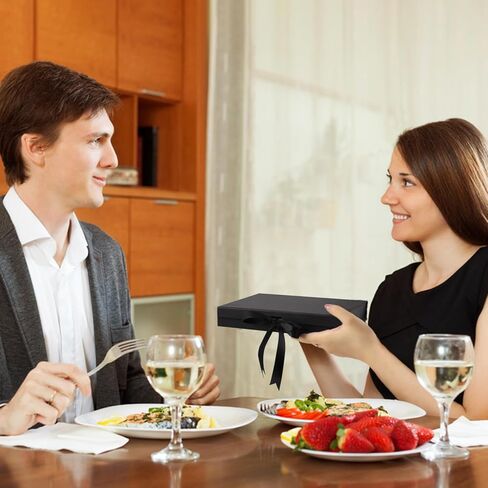 محفظتان لحمل جواز السفر، هدية للأصدقاء أو العائلة، إكسسوارات أساسية لطيفة للسفر للرجال والنساء، حافظة جواز سفر من جلد البولي يوريثان باللون الرمادي والوردي مع قلم، صندوق هدايا عيد الميلاد مع بطاقة تهنئة (8 قطع) in Kuwait