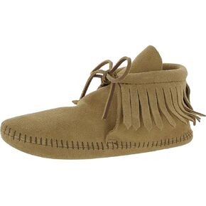حذاء Minnetonka النسائي الكلاسيكي ذو الشراشيب in Saudi Arabia