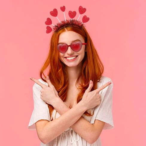 شريط راس على شكل قلب ونظارة شمسية على شكل قلب مع شريط راس هوائي على شكل قلب احمر لعيد الحب والزفاف من بيك فالي in Saudi Arabia