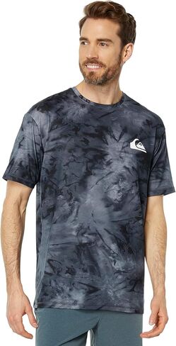 قميص Quiksilver رجالي فضفاض بأكمام قصيرة للحماية من الأشعة فوق البنفسجية in Saudi Arabia