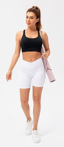 حمالة صدر رياضية Lavento Strappy للنساء مبطنة ذات خط طويل ودعم متوسط ​​لتدريبات اليوجا in Kuwait