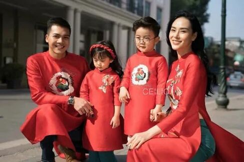 مجموعة CuteSass Family التطريز الأحمر Ao Dai | فستان طويل فيتنامي حديث وتقليدي مصنوع مسبقًا | السنة القمرية الجديدة in Kuwait