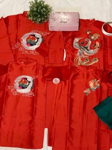 مجموعة CuteSass Family التطريز الأحمر Ao Dai | فستان طويل فيتنامي حديث وتقليدي مصنوع مسبقًا | السنة القمرية الجديدة in Kuwait