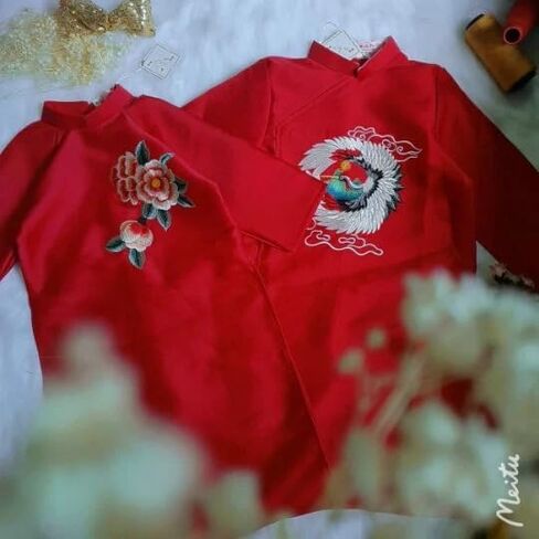 مجموعة CuteSass Family التطريز الأحمر Ao Dai | فستان طويل فيتنامي حديث وتقليدي مصنوع مسبقًا | السنة القمرية الجديدة in Kuwait