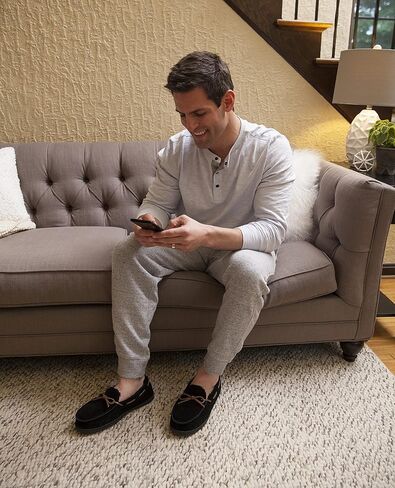 حذاء بدون كعب رجالي من Dearfoams مصنوع من الإسفنج الذكي من الجلد السويدي Hudson مع شبشب برباط in Saudi Arabia