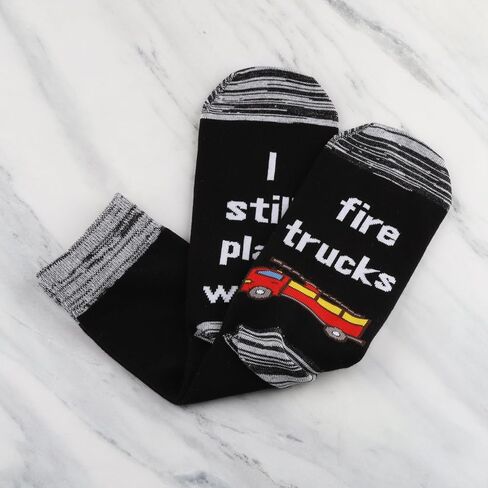 جوارب رجال الإطفاء المضحكة من BLUPARK هدية لقسم الإطفاء ما زلت ألعب مع شاحنات الإطفاء زوج واحد من الجوارب هدية رجل الإطفاء in Kuwait