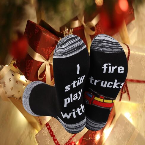جوارب رجال الإطفاء المضحكة من BLUPARK هدية لقسم الإطفاء ما زلت ألعب مع شاحنات الإطفاء زوج واحد من الجوارب هدية رجل الإطفاء in Kuwait