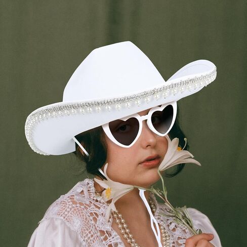 قبعة رعاة البقر باللؤلؤ من حجر الراين Yoiemivy للنساء - قبعة رعاة البقر الغربية مع نظارة شمسية على شكل قلب - قبعة راعية البقر البيضاء للعروس وأزياء حفلات توديع العزوبية - تغليف صندوق (أبيض) in Kuwait