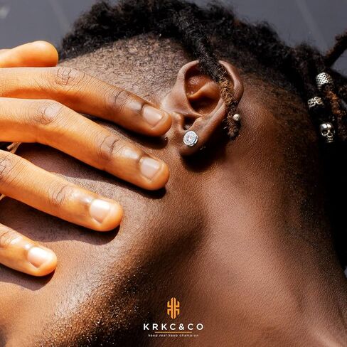 أقراط ذهبية من KRKC&CO للرجال، أقراط من الذهب الأبيض عيار 14 قيراط، أقراط مثلجة، من الفضة الإسترلينية، لا تسبب الحساسية، أقراط رجالي من أحجار الزركونيوم 5A in Kuwait