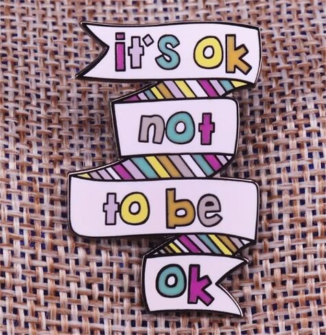 دبوس بروش مطلي بالمينا بتصميم اقتباسات مرحة بعبارة It Is Ok Not To Be Ok، دبوس مطلي بالمينا، شارة للتوعية بالصحة العقلية والاكتئاب، دبوس مينا اقتباسات واقتباسات واقتباسات واقتباسات للاصدقاء وشنطة in Saudi Arabia