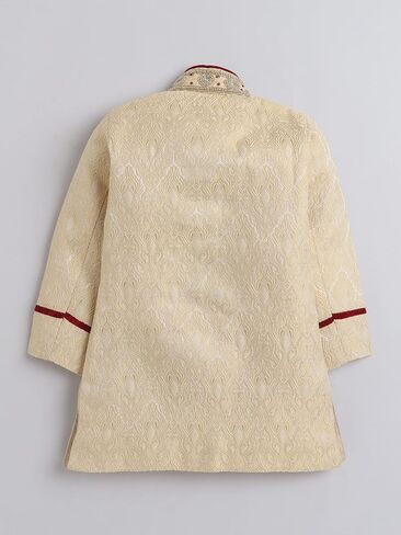 مجموعة AHHAAAAA للأطفال الهندية العرقية المطرزة بالشرواني والمؤخرات مع مجموعة دوباتا التقليدية للأولاد in Kuwait