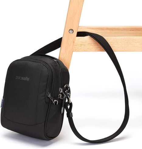 حقيبة Pacsafe Metrosafe Ls100 Econyl 3 لتر مضادة للسرقة، حقيبة كروس/كتف - تناسب الكمبيوتر اللوحي مقاس 7 بوصات in Kuwait