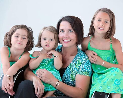 Mootael Mother and 3 Daughters Bracelets Mom daughter Gifts Matching Bracelets for 4 Women Gifts for Little Girls Birthday Gift Mommy And Me Mothers Day Gifts Jewelry, Set of 4 Heart Love Gift in Saudi Arabia