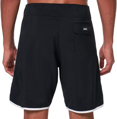 Oakley Men's Standard Solid Crest 19 Boardshort in Saudi Arabia