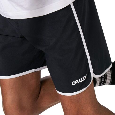 Oakley Men's Standard Solid Crest 19 Boardshort in Saudi Arabia