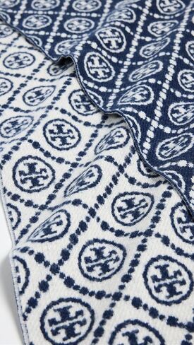 وشاح مستطيل كلاسيكي كبير الحجم للسيدات من Tory Burch in Saudi Arabia
