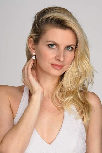 ماريل اقراط متدلية صغيرة مطلية بالذهب عيار 14 قيراط بمشبك - اقراط زفاف للنساء على شكل كمثرى من الزركونيا المكعبة, معدن أحجار كريمة, مكعب زركونيا in Kuwait