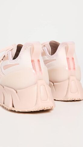 Reebok Women's Zig Kinetica 3.0 Sneaker in Saudi Arabia