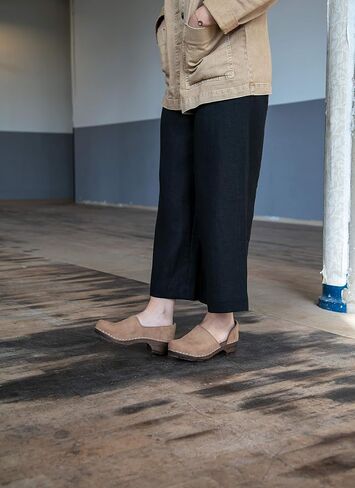 Sandgrens Swedish Handmade Wooden Closed Back Clogs | Brett Low Heel in Saudi Arabia