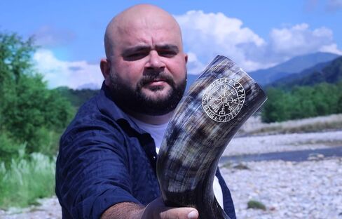 Viking Horn Mug + Viking Drinking Horn - 12 Inch with Viking Compass Engraved and Leather Holster | 100% Authentic Handmade Beer Cups | Food Grade | Genuine Ox Horn | Natural Shine Finish | Gift Bag in Saudi Arabia