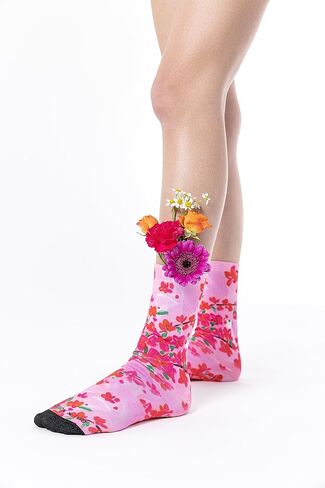 Hot Sox Women's Travel Write Draw Bougainvillea Crew Sock 1 Pair Pack, Pink, Women's Shoe Size 4-10 in Kuwait