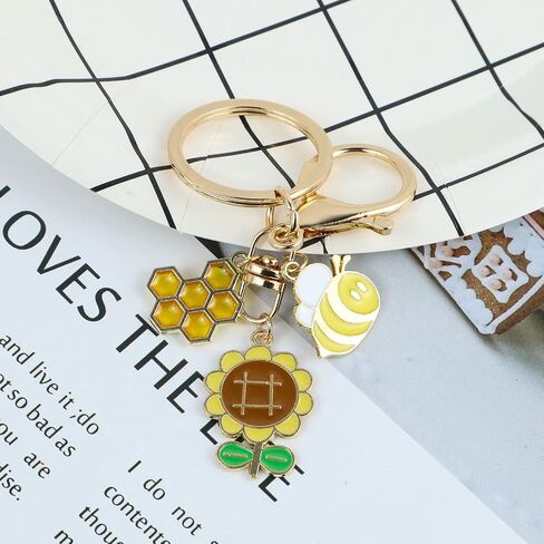 ZYLLGLOW Cute Keychain Aesthetic Keychain Accessories Kawaii Key Ring for Women,Keychain For Girl Charm for Airpod,Backpack in Kuwait