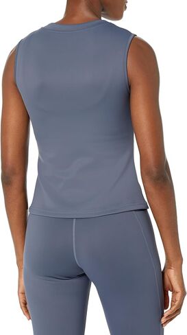 سكرب ميتس أندر سكرب للنساء - قميص داخلي بدون أكمام برقبة على شكل حرف V، قميص داخلي للطبيب والممرضة مع جيب على الصدر بسحاب in Kuwait