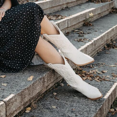 أحذية Rollda النسائية لرعاة البقر الغربي بمقدمة مدببة وأحذية راعية البقر لمنتصف الساق للسيدات أحذية عصرية مطرزة بكعب مكتنز in Kuwait