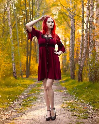 Dare to Wear Renaissance Corset Dress: Timeless Victorian Gothic Witchy Women's Gown for Everyday Halloween Cosplay Festivals in Saudi Arabia