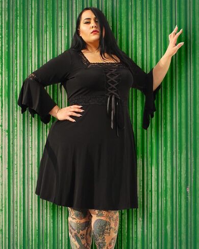 Dare to Wear Renaissance Corset Dress: Timeless Victorian Gothic Witchy Women's Gown for Everyday Halloween Cosplay Festivals in Saudi Arabia