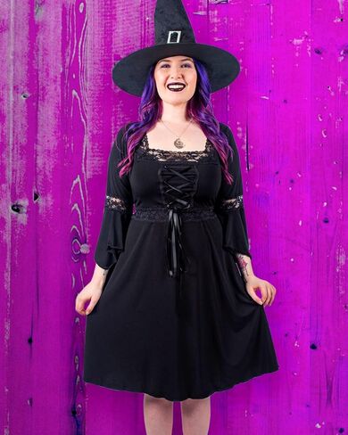 Dare to Wear Renaissance Corset Dress: Timeless Victorian Gothic Witchy Women's Gown for Everyday Halloween Cosplay Festivals in Saudi Arabia