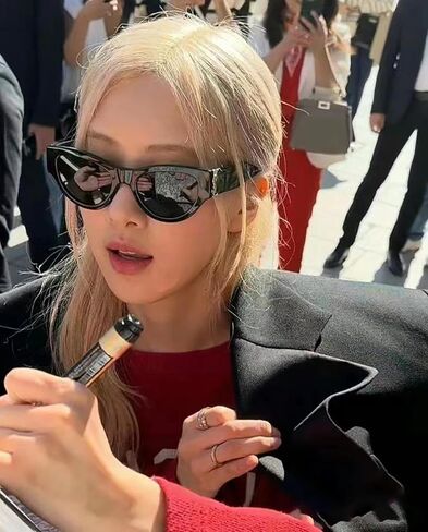 Vonlarka Vintage Oversized Square Sunglasses for Women and Men,Retro Womens Luxury Big Sun Glasses in Kuwait