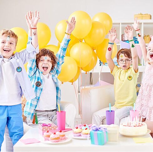 سترة Yizeda القبيحة لحفلات عيد الميلاد، مجموعة لوازم حفلات عيد الميلاد القبيحة تتضمن 10 أساور، 10 سلسلة مفاتيح، 10 دبابيس أزرار، 50 ملصقًا لديكورات حفلات عيد الميلاد القبيحة in Kuwait