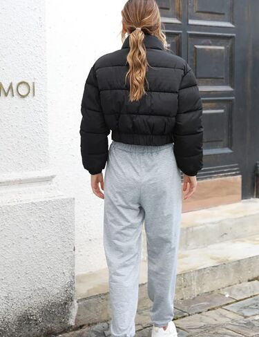 Wyeysyt Women's Cropped Quilted Puffer Jacket Casual Cute Y2k Long Sleeve Full Zip Up Outerwear Coats in Kuwait